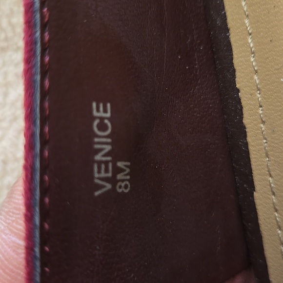 Tahari Venice Maroon Ballerina Flats with Golden Buckle Size 8M - Picture 7 of 8